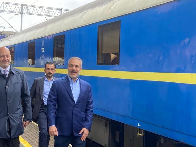 Bakan Fidan, Ukrayna ziyareti için trenle Polonyadan Kieve hareket etti