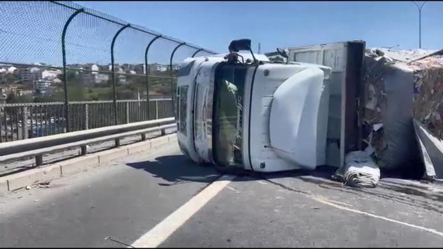 Başakşehir TEMde kamyon devrildi; kilometrelerce araç kuyruğu oluştu