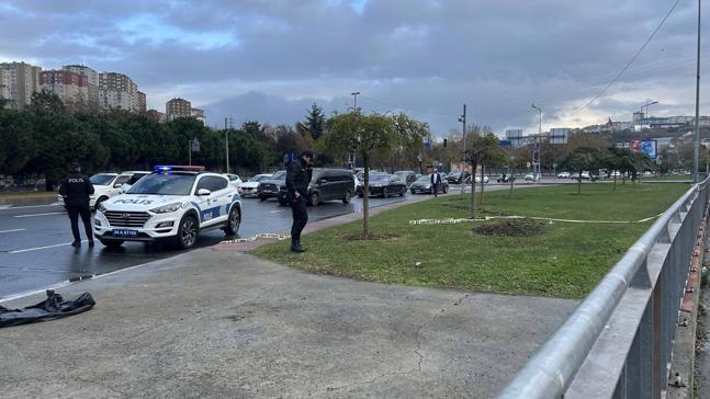 Kağıthanede konuşma bahanesiyle evinden aldığı eski eşini silahla başından vurup öldürdü