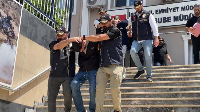 Eyüpsultanda durdurulan motosiklette uzun namlulu silah ve el yapımı bomba ele geçirildi: 3 tutuklama