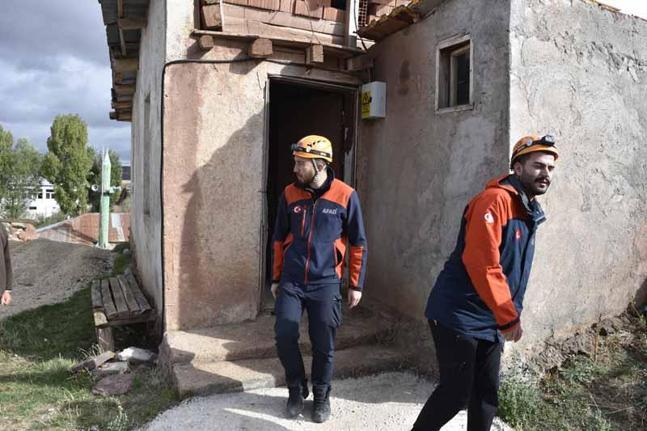 Sivasta 10 dakika arayla 4.7 ve 4.1 büyüklüğünde 2 deprem