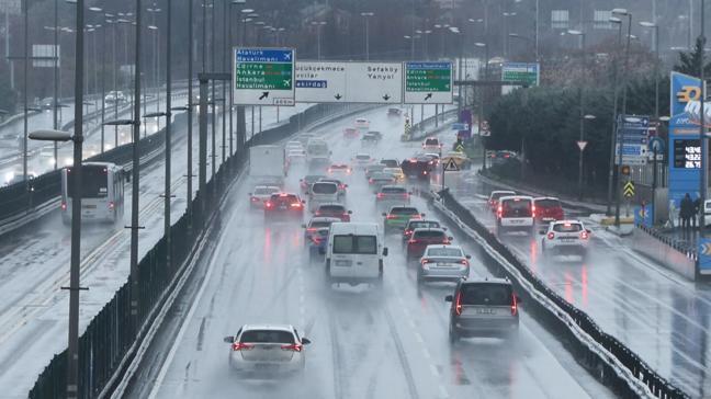 İstanbulda sağanak yağış etkili oluyor