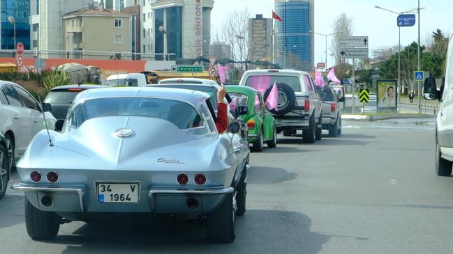 Klasik otomobil tutkunlarından Kanser Haftasına özel konvoy