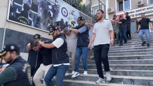 İstanbulda banka güvenlik koordinatörüyüm diyerek 22 milyon lira dolandıran şüpheliler yakalandı