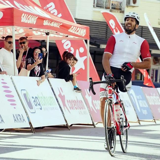Engelli sporcunun yarış bisikletini çalmıştı; sokakta yürürken yakalandı