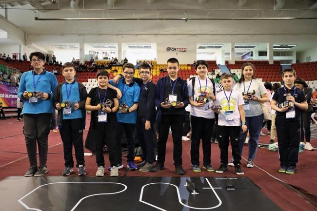 Keçiören’deki robot yarışmasında 100 bin TL’lik ödül sahiplerini buldu