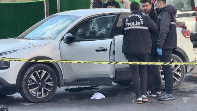 Kağıthanede otomobile silahlı saldırı