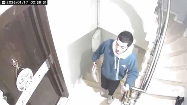 Beyoğlunda bacağından bıçaklanarak ölen Ümitin son görüntüleri ortaya çıktı; ne yapıyorsun sen diyerek bağırdı