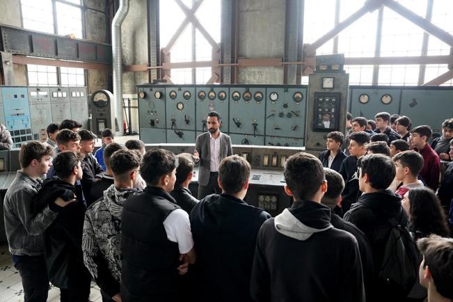 Lise öğrencileri Osmanlı’nın ilk kent ölçekli elektrik santralini ziyaret etti