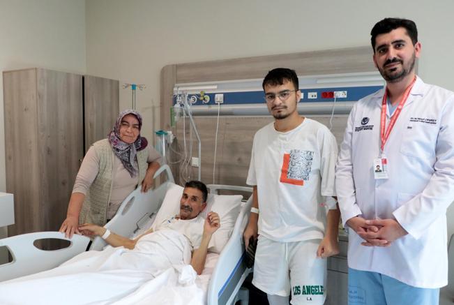 Oğlunun karaciğeriyle hayata tutundu