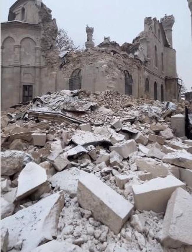 Malatyada depremde Yeni Cami de yıkıldı