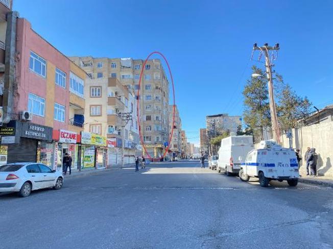 Diyarbakırda çökme tehlikesi; 9 katlı binanın olduğu cadde kapatıldı