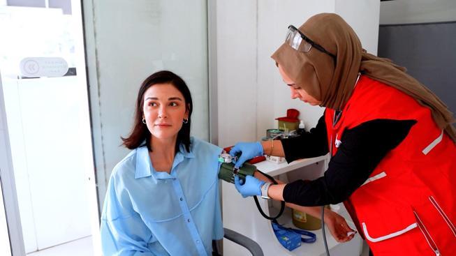 Ünlü oyunculardan Kızılay’ın kan bağışı kampanyasına destek