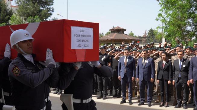 TIRın çarpması ile şehit olan polis memuru, memleketine uğurlandı