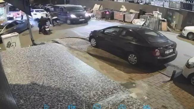 Şişli’de trafik kavgasında minibüsteki 2 kişiyi bıçakladı; o anlar kamerada