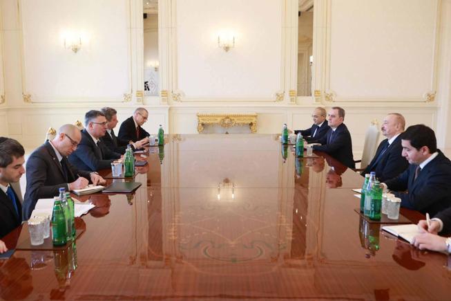 Azerbaycan Cumhurbaşkanı Aliyev, İsrail Dışişleri Bakanı Saar’ı kabul etti