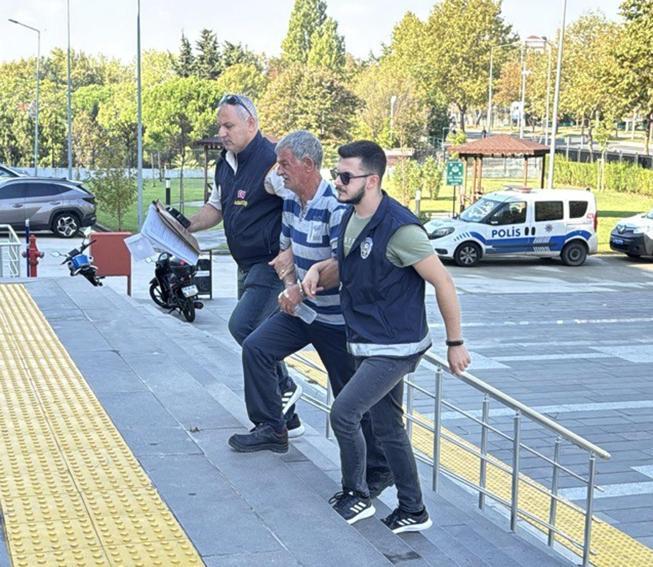 Cinayet işleyip, Adamı vurdum, polis çağırın beni alsın diye bağıran şüpheli tutuklandı