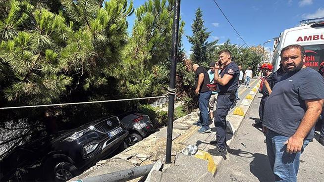 Şişli’de sürücüsünün fren yerine gaza bastığı öne sürülen cip ağaçlık alana düştü