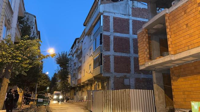 Sultangazide kolonlarından ses gelen 5er katlı 2 bina tahliye edildi