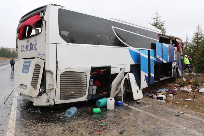 Eskişehir’de yolcu otobüsü takla attı; 1 ölü, 42 yaralı