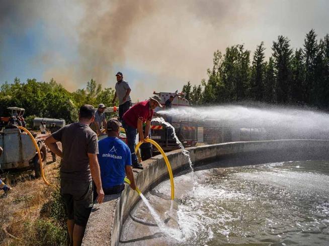 Aksu yangını 2nci gününde; 2 bini aşkın hane elektriksiz kaldı