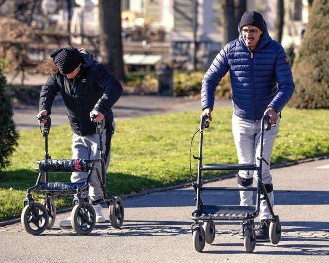 Omurgası kopan felçli hasta, geliştirilen elektrikli implant sayesinde yürüdü