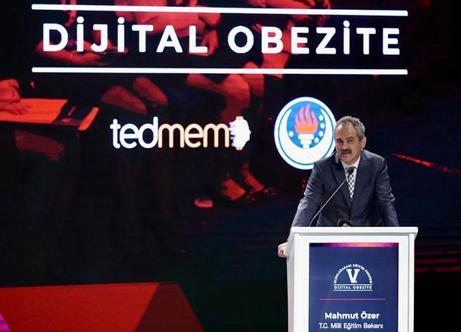 Bakan Özer, Dijital Obezite temalı 5’inci Uluslararası Eğitim Forumuna katıldı