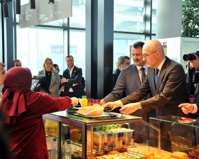 İstanbul Havalimanı’nda engelli bireylere özel kafe hizmete açıldı