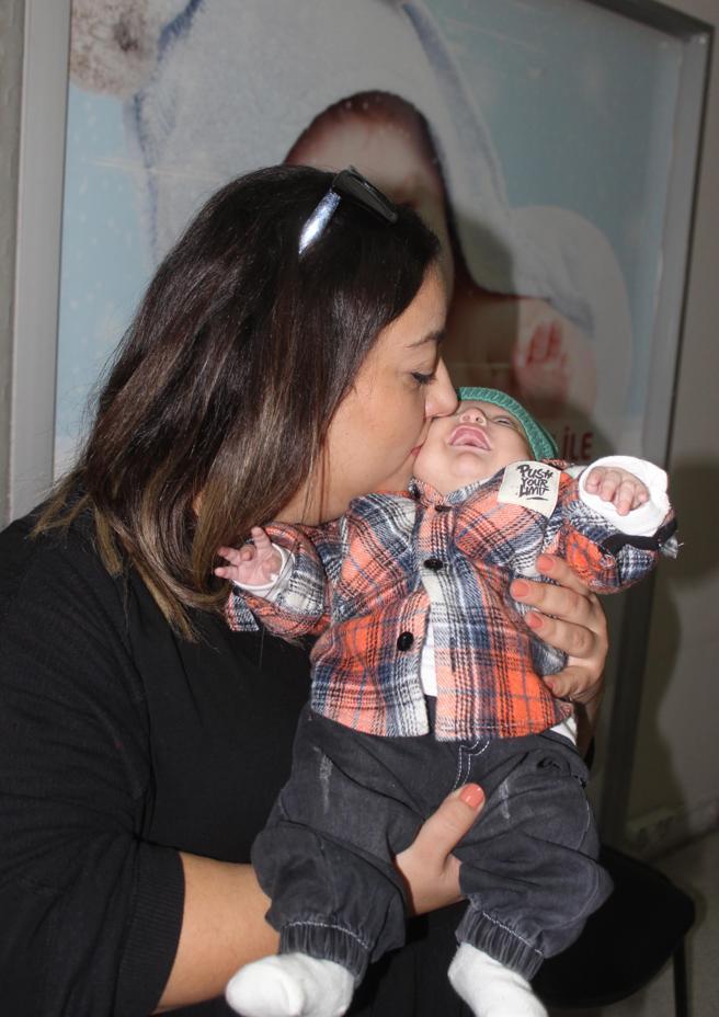 710 gram doğan Arden bebek, hayata tutundu