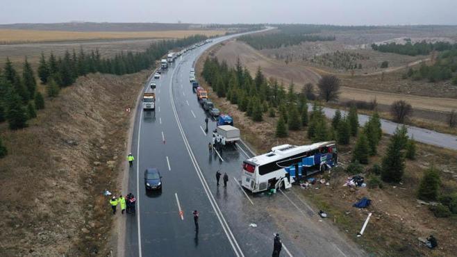 Eskişehir’de yolcu otobüsü takla attı; 1 ölü, 42 yaralı