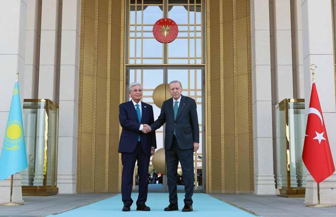 Cumhurbaşkanı Erdoğan, Kazakistan Cumhurbaşkanı Tokayevi resmi törenle karşıladı