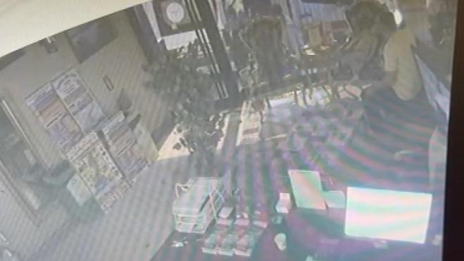 Böcek ailesinin otelde kilitli kaldığı anlar; ambulans kapıda bekledi