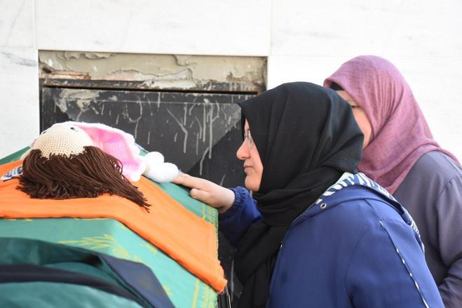 Eşya taşıma sırasında üzerine koltuk düşen 9 yaşındaki Ebrar öldü