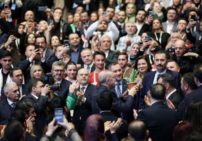 Cumhurbaşkanı Erdoğan: Sizlere bakınca yüksek bir sorumluluk bilinci görüyorum