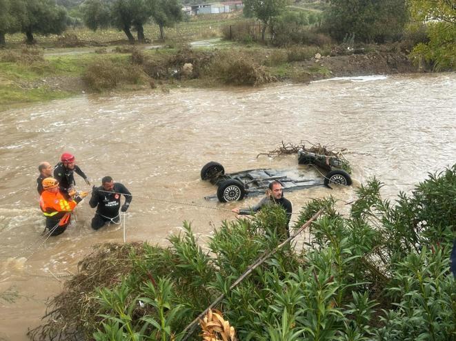 Foça’da selde kaybolan kişiyi arama çalışmaları 2’nci gününde