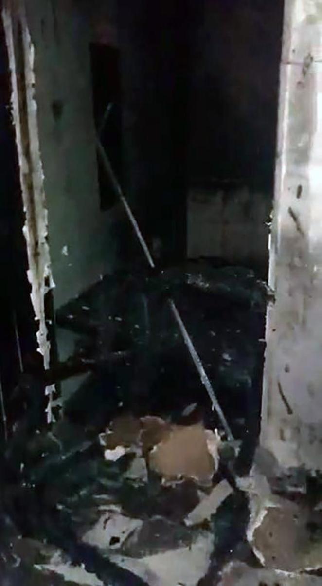 Başkandan 18 bin lira alacağı olduğunu iddia edip, parti binasını kundakladılar