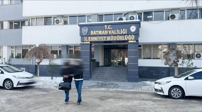 Yolcunun midesinden 472 gram metamfetamin çıktı