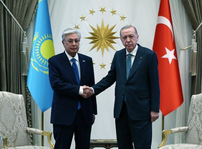Cumhurbaşkanı Erdoğan, Kazakistan Cumhurbaşkanı Tokayevi resmi törenle karşıladı