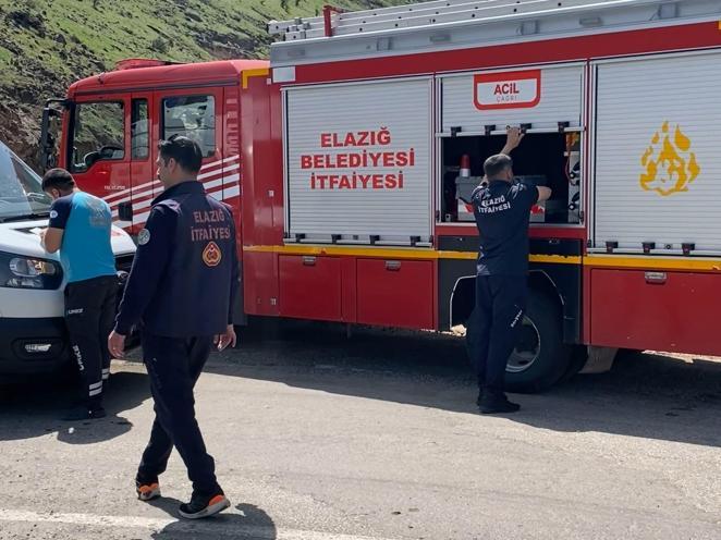 Hafif ticari araç şarampole yuvarlandı: 1 ölü, 3 yaralı