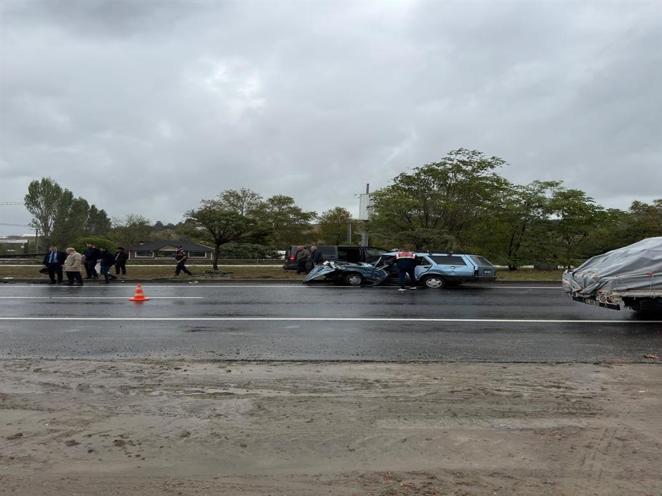İkiye bölünen otomobilin sürücüsünün öldüğü kaza kamerada