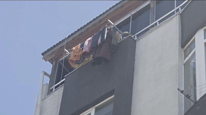 Esenyurtta beşinci kattan düşen bebek ağır yaralandı