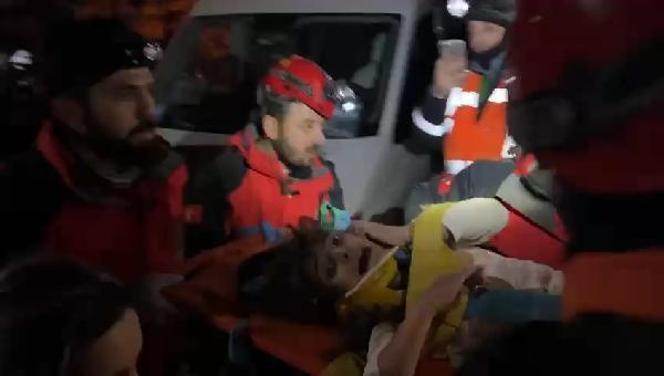 Küçük Fatma, 61 saat sonra enkazdan sağ kurtarıldı