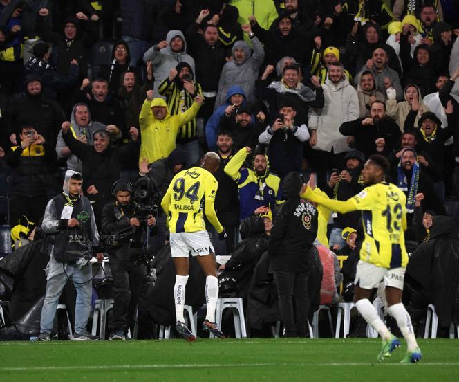 Talisca hat-trick yaptı, Fenerbahçe zirve yarışını sürdürdü