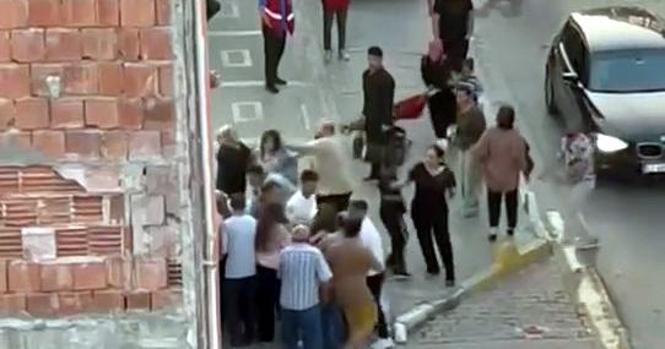 Avcılarda iki grup arasında sokakta kavga kamerada