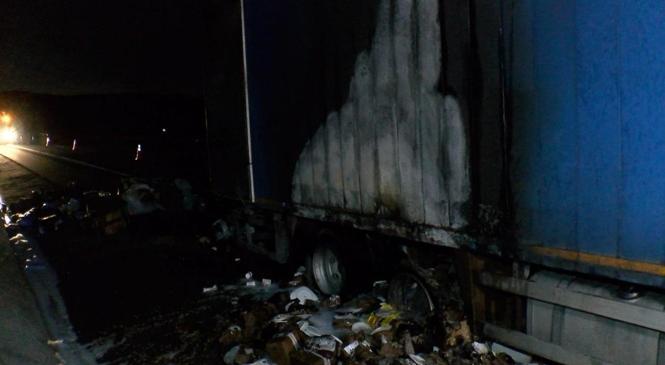 Kuzey Marmara Otoyolu’nda seyir halindeki kamyon alev aldı