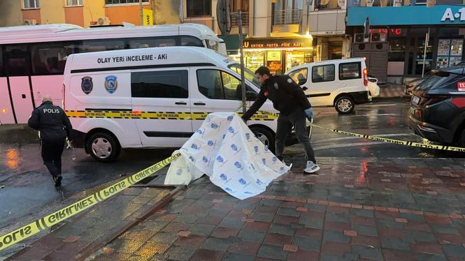 Gaziosmanpaşa’da iş yerinin önüne içinde el yapımı patlayıcının olduğu paketi bırakıp kaçtılar