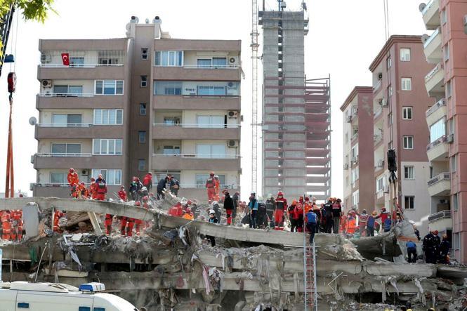 36 kişinin öldüğü Rıza Bey Apartmanı davasında tutuklu kalmadı