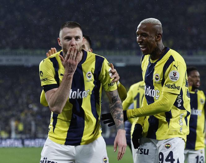 Talisca hat-trick yaptı, Fenerbahçe zirve yarışını sürdürdü