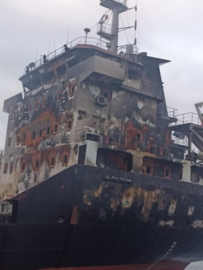 Sinopta gemi yangınının boyutu gündüz ortaya çıktı; kayıp kaptan aranıyor