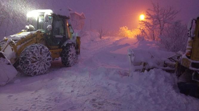 Kar yağışı tüm yurdu etkiledi; yollar kapandı, okullar tatil edildi